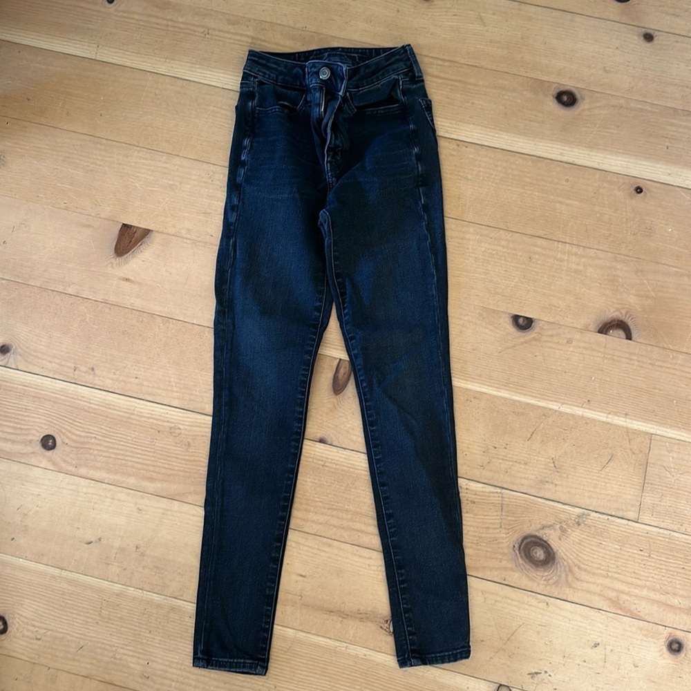 ▪️America Eagle. Size 2, black skinny jeans. Next level stretch